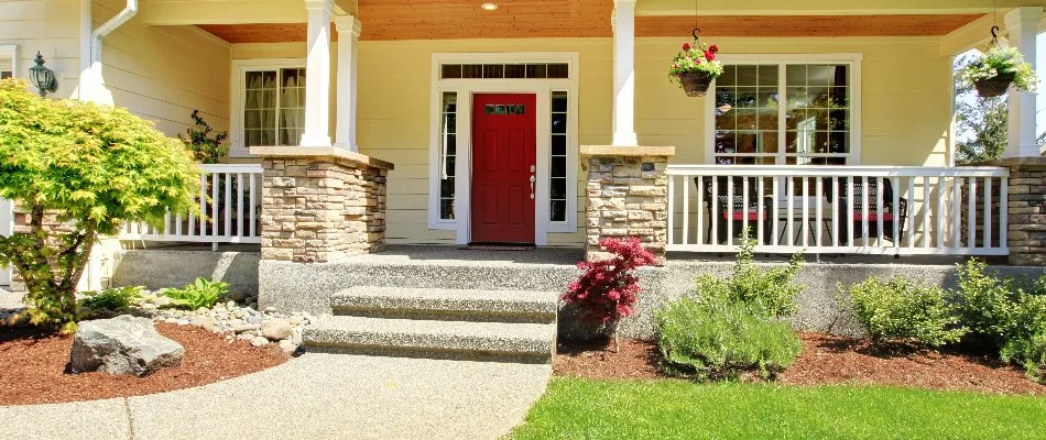 A home with a neat, well-kept landscape bed in Mint Hill, NC.